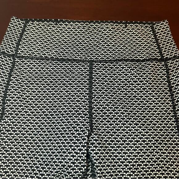 Lululemon In Movement 7/8 Tight Everlux Leggings Black White Print Size 10 - Picture 10 of 12